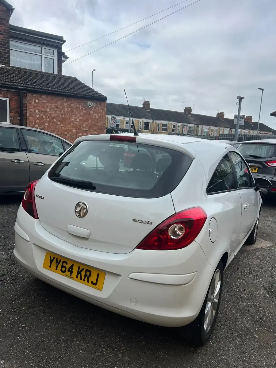 Used Vauxhall Corsa Excite 65 HP (47 kW) 2014 White Hatchback