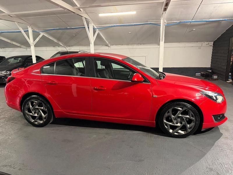 Used Vauxhall Insignia Edition 140 HP (102 kW) 2015 Red Hatchback