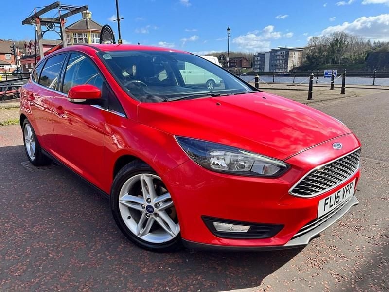 Used Ford Focus Zetec 125 HP (91 kW) 2015 Red Hatchback