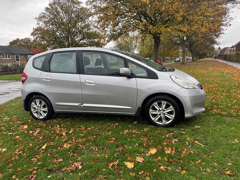 Second-hand Honda Jazz ES 99 CP (72 kW) 2012 Argintiu Hatchback