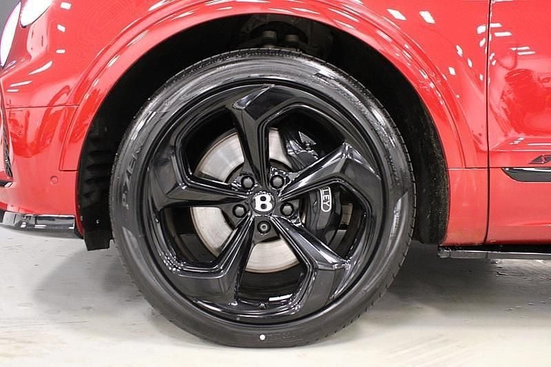 Used Bentley Bentayga 2023 Red SUV