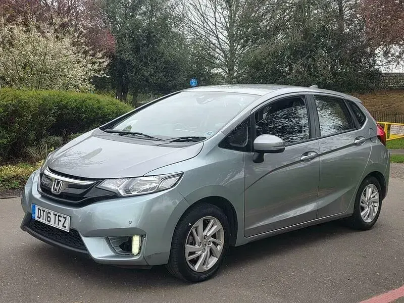 Used Honda Jazz SE 102 HP (75 kW) 2016 Silver Hatchback