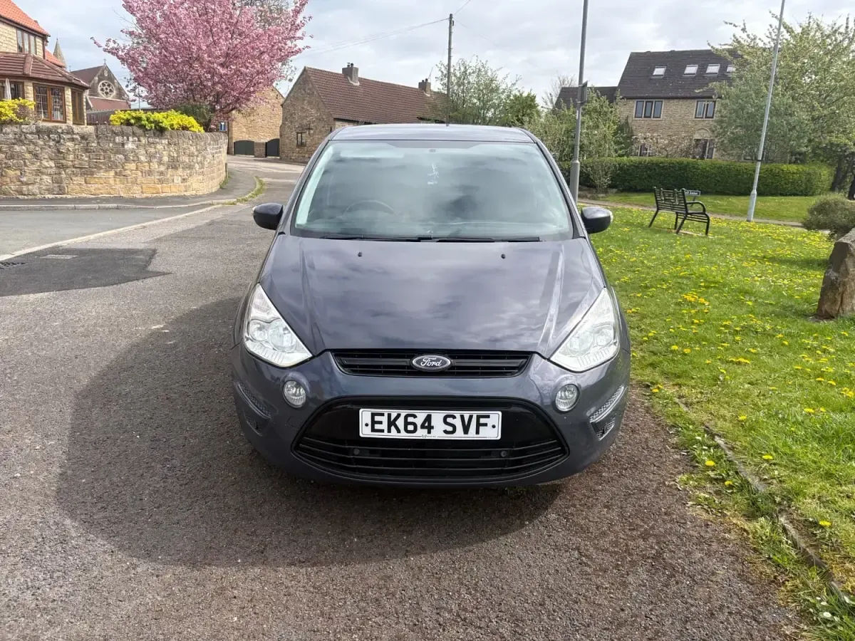 Usado Ford S-MAX Zetec 2014 Cinzento Monovolume