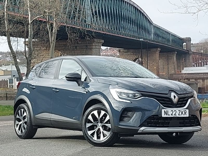 Blue/black Used 2022 Renault Captur LIMITED SUV | £14,498 (Fair price) - Image 1/4