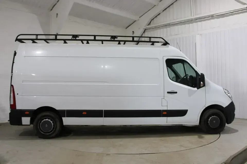 Begagnad Vauxhall Movano 125 HK (91 kW) 2016 Vit Minibuss