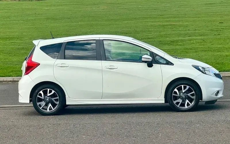 Used Nissan Note Tekna 90 HP (66 kW) 2014 White Hatchback