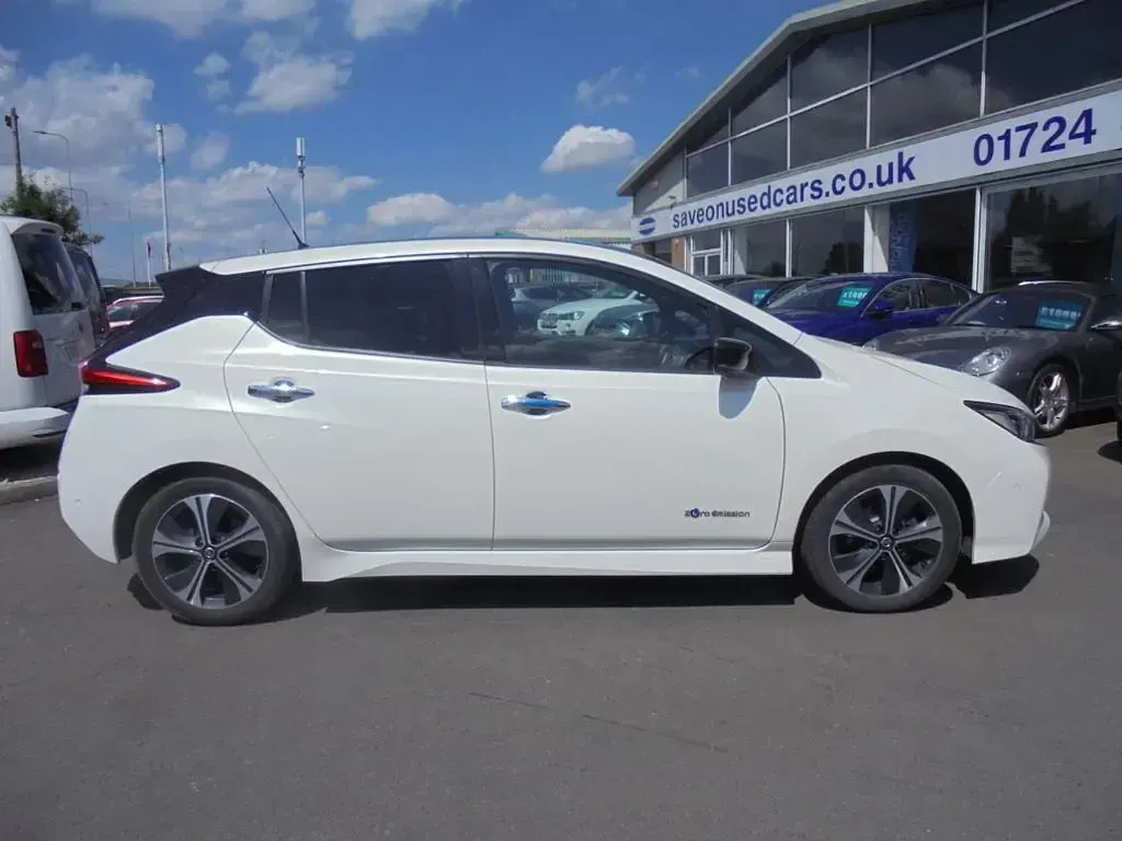 Used Nissan Leaf Tekna 110 kW (150 HP) 2019 White Hatchback