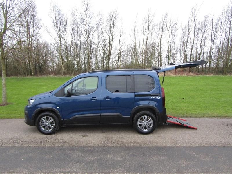 Blue Used 2023 Peugeot Rifter Allure MPV | £15,950 (Fair price) - Image 1/4