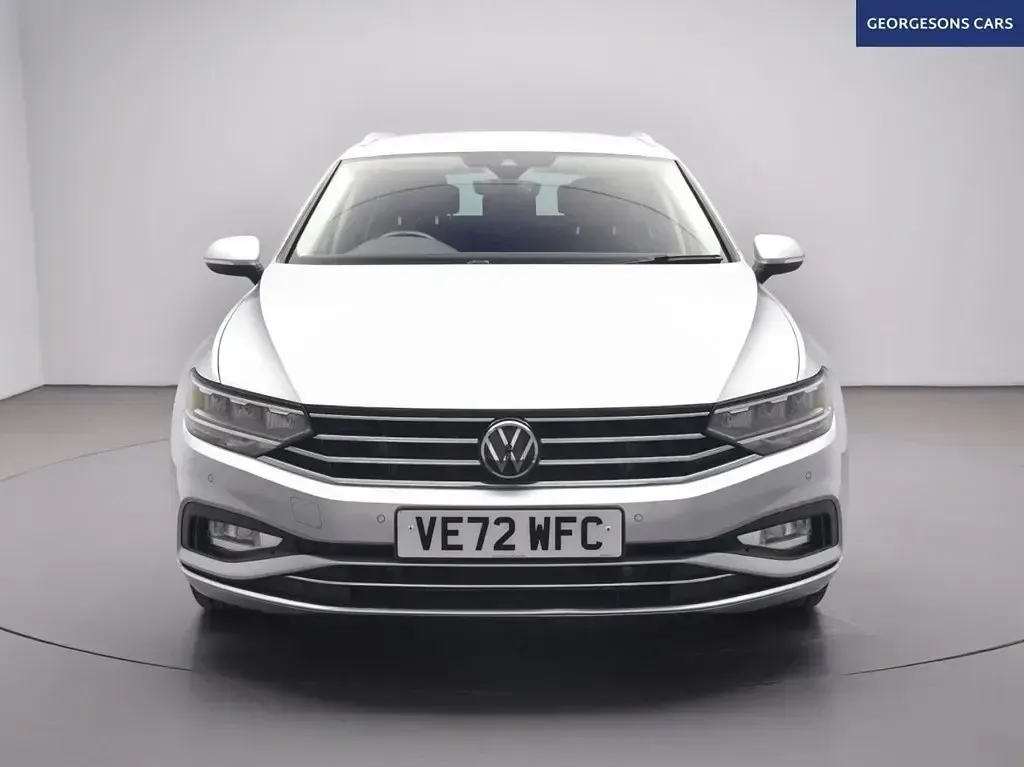 Begagnad VW Passat SEL 150 HK (110 kW) 2023 Silver Kombi