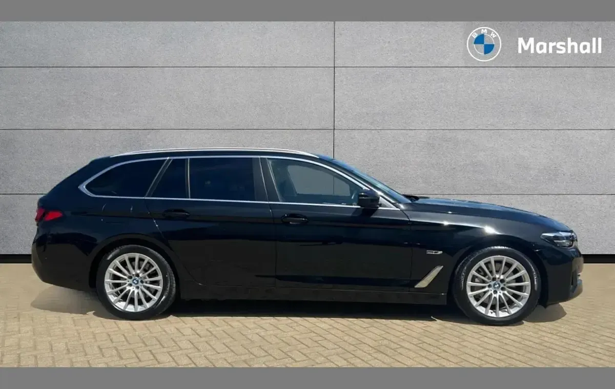 Used BMW 530e Comfort Edition 292 HP (214 kW) 2023 Black Estate
