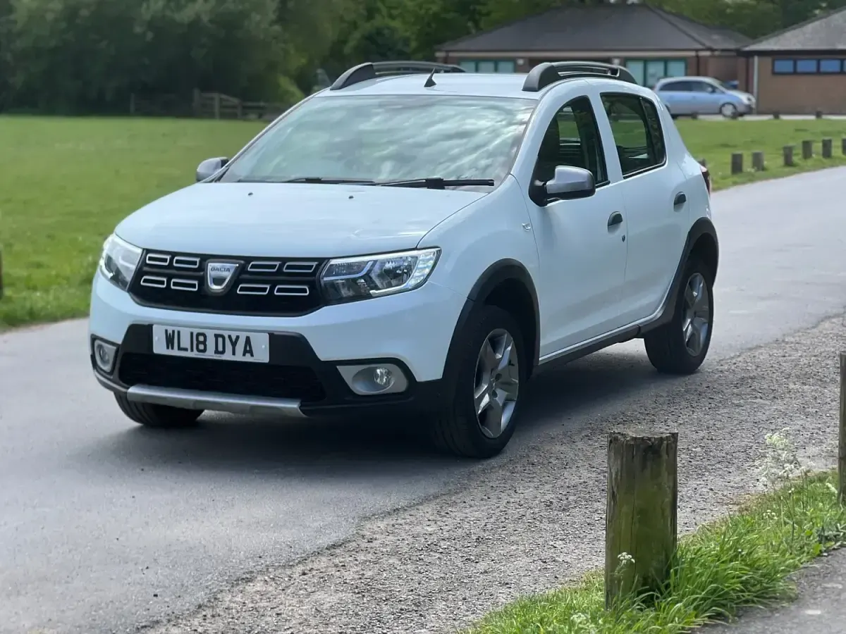 Used Dacia Sandero Comfort 90 HP (66 kW) 2018 White Hatchback