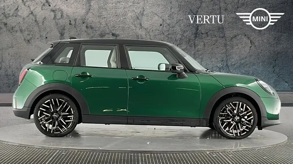 Used Mini Cooper Hatch 113 kW (154 HP) 2026 Green Hatchback