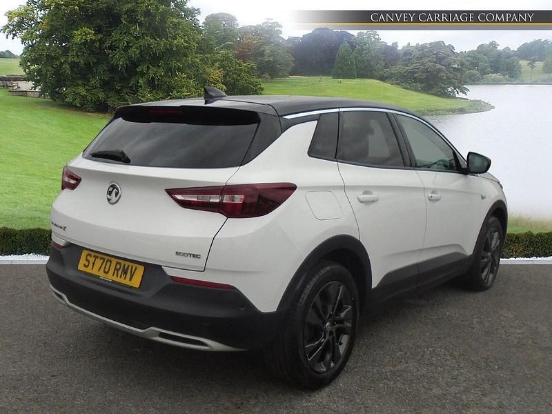 Used Vauxhall Grandland X SRi 130 HP (95 kW) 2020 White SUV