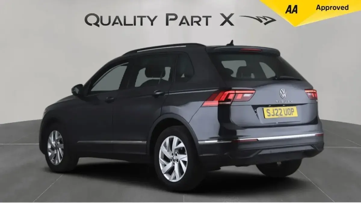 Usado VW Tiguan Life 150 CV (110 kW) 2022 Gris SUV