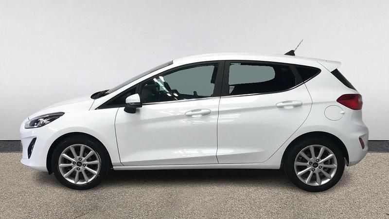 Used Ford Fiesta Titanium 125 HP (91 kW) 2019 White Hatchback