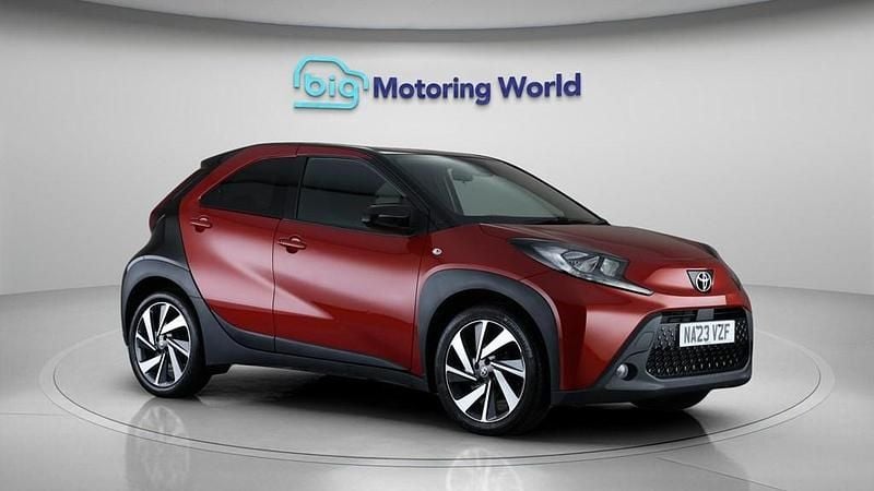 Used Toyota Aygo X 72 HP (52 kW) 2023 Red SUV