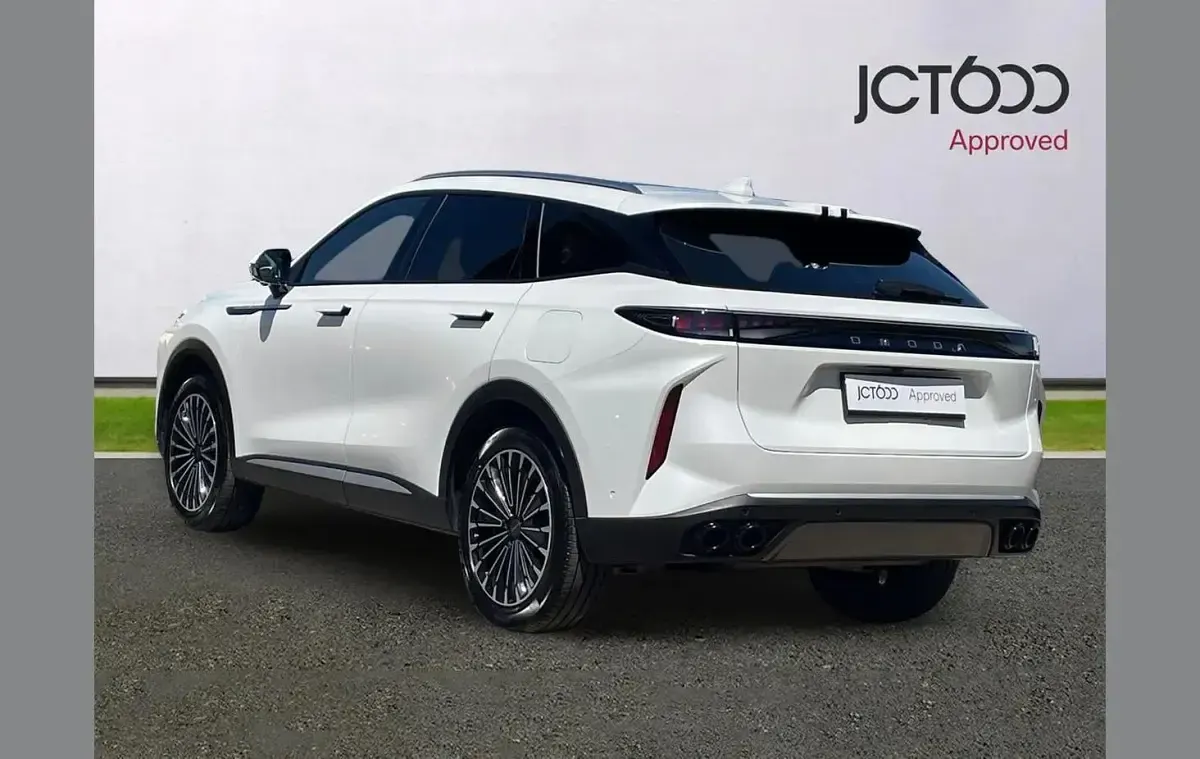Used Omoda 9 442 HP (325 kW) 2026 White SUV