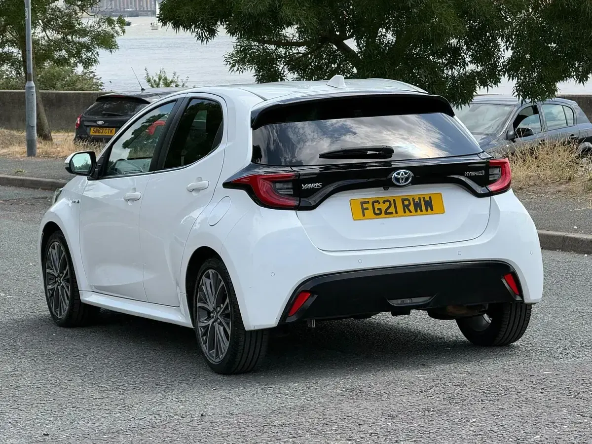 Used Toyota Yaris 116 HP (85 kW) 2021 White Hatchback