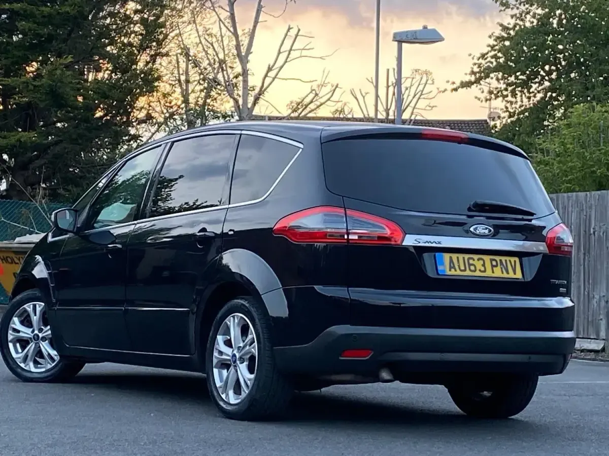 Usado Ford S-MAX Titanium 160 HP (117 kW) 2013 Preto Monovolume