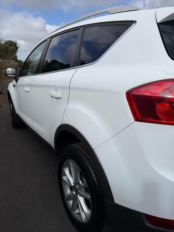 Used Ford Kuga Zetec 140 HP (102 kW) 2012 White SUV