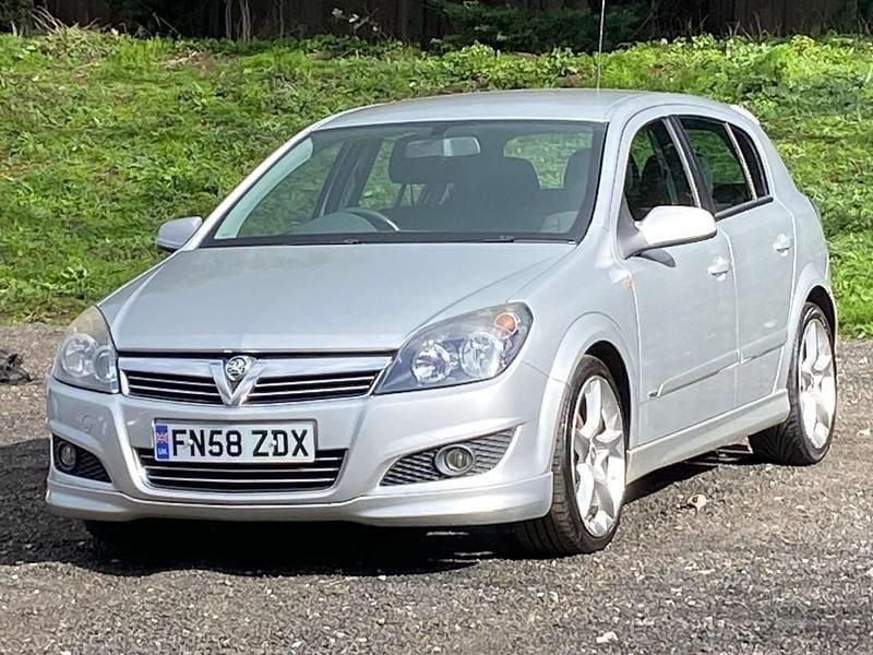 Used Vauxhall Astra SRi 150 HP (110 kW) 2008 Silver Hatchback