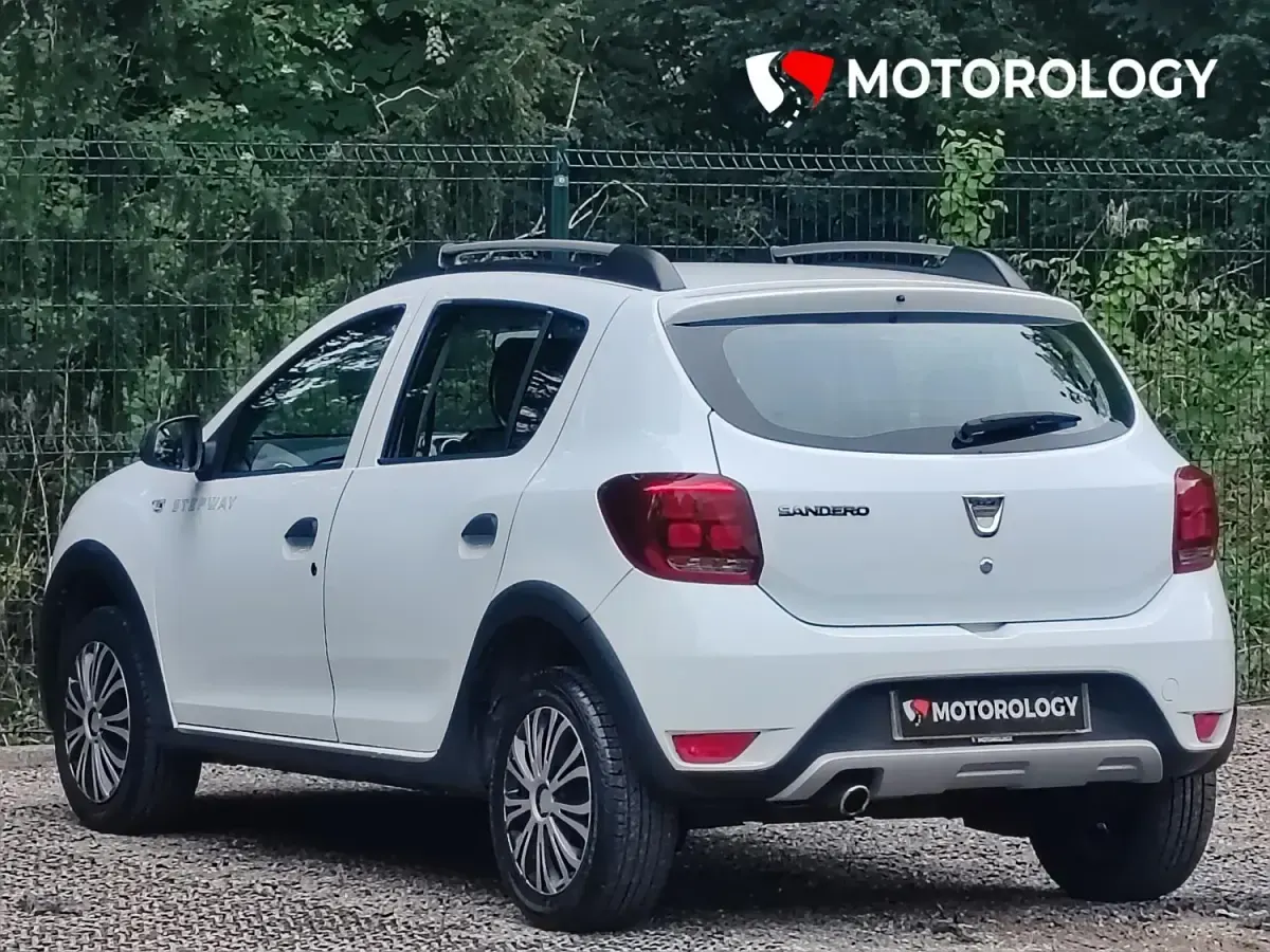 Begagnad Dacia Sandero Ambiance 90 HK (66 kW) 2017 Vit Halvkombi