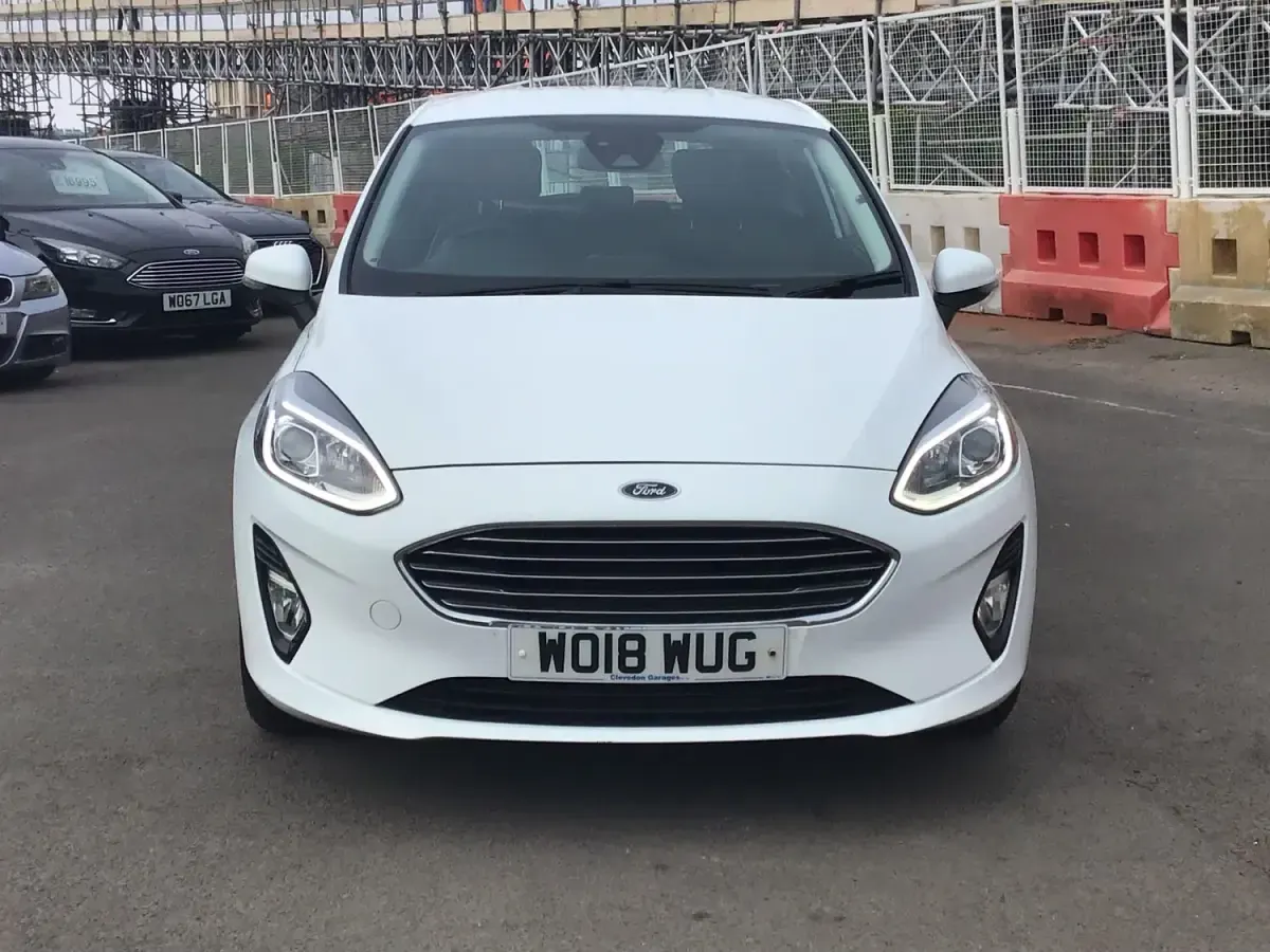 Usado Ford Fiesta Zetec 85 HP (62 kW) 2018 Branco Citadino