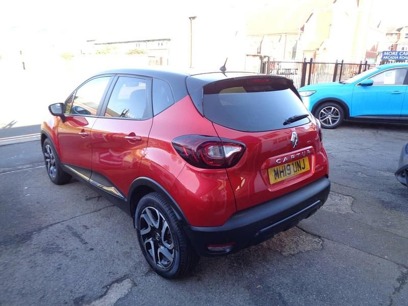 Second-hand Renault Captur Iconic 2019 Roșu SUV