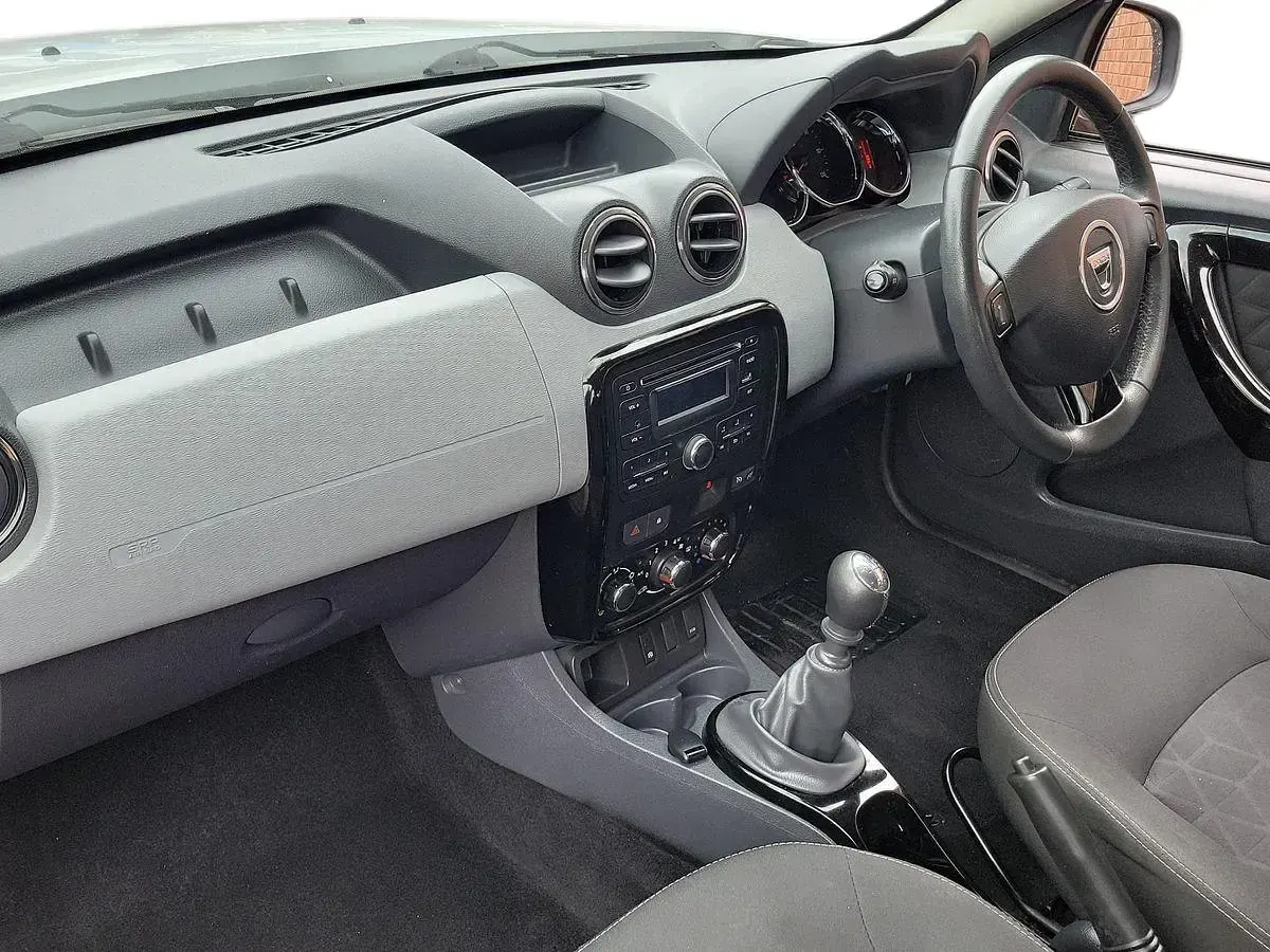 Used Dacia Duster Lauréate 110 HP (80 kW) 2016 Silver SUV