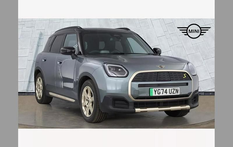Green Used 2024 Mini Countryman Exclusive SUV | £34,450 (Good price) - Image 1/4