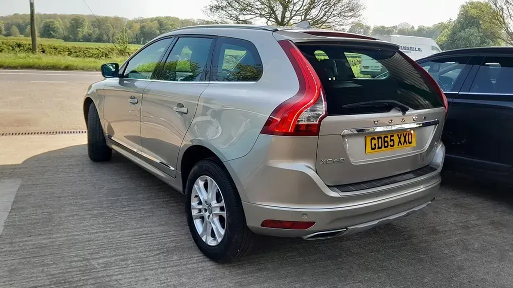 Używany Volvo XC60 SE Lux 220 KM (161 kW) 2015 Złoty SUV