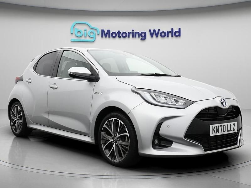 Silver Used 2020 Toyota Yaris Hybrid Hatchback | £14,300 (Fair price) - Image 1/4