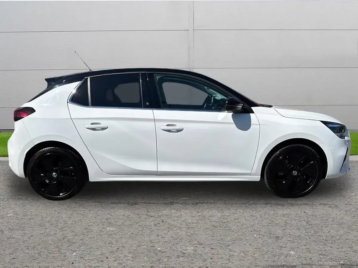 Second-hand Vauxhall Corsa-e Elite 98 kW (134 CP) 2021 Alb Hatchback
