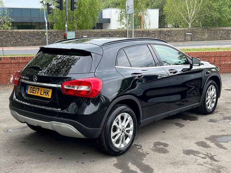 Käytetty Mercedes GLA200 SE 2017 Musta Katumaasturi