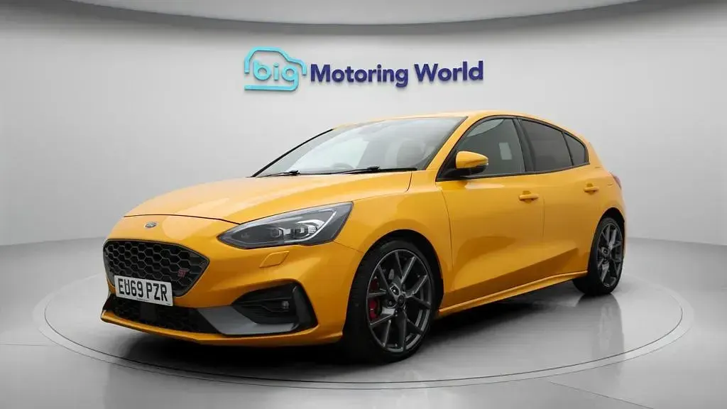 Used Ford Focus ST 280 HP (205 kW) 2019 Orange Hatchback
