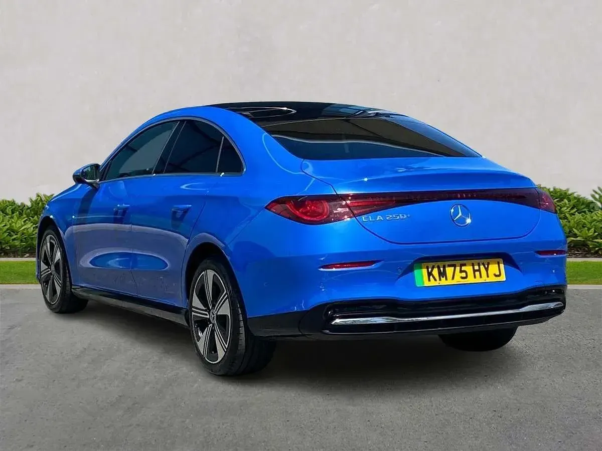 Käytetty Mercedes CLA 250+ 200 kW (272 HP) 2025 Sininen Sedan