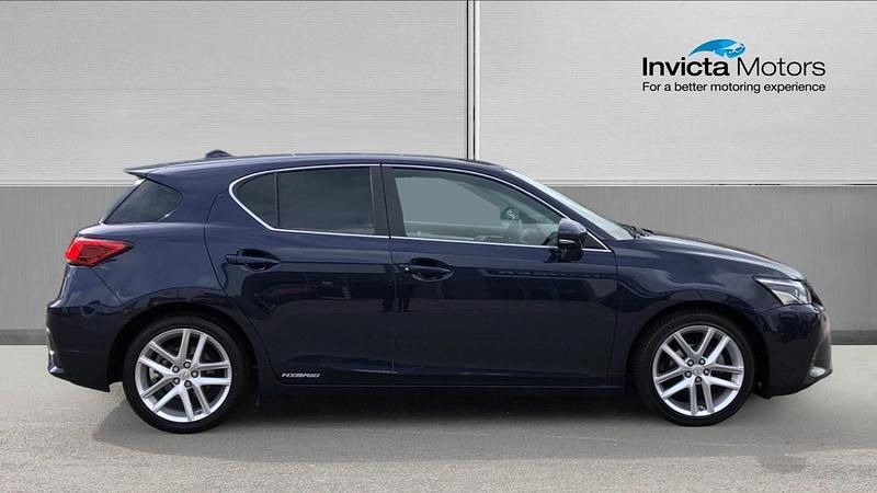 Used Lexus CT200h 134 HP (98 kW) 2019 Blue Hatchback