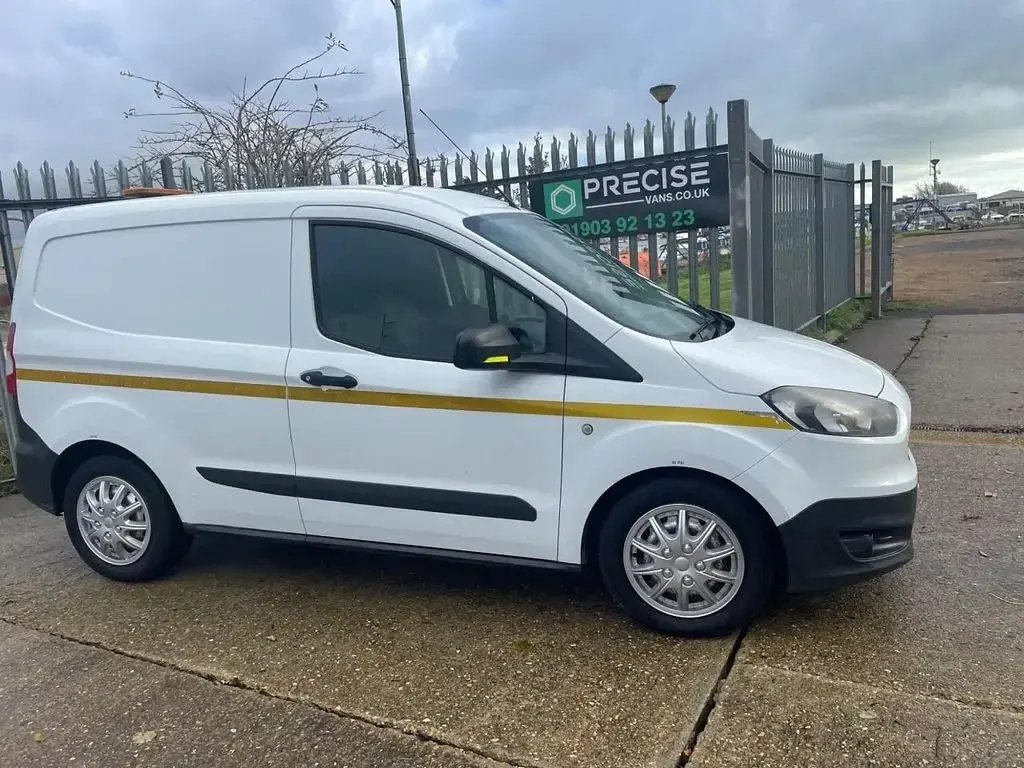 Usado Ford Transit 2017 Blanco Familiar