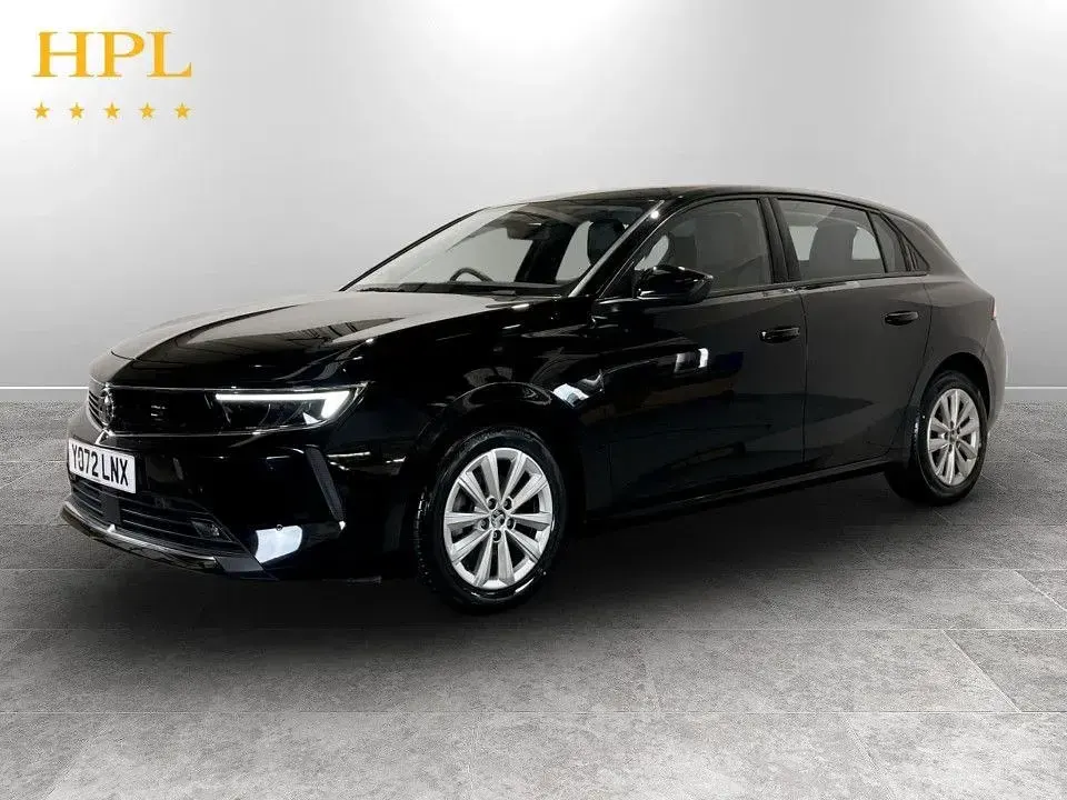 Usado Vauxhall Astra Design Edition 110 CV (80 kW) 2023 Negro Utilitario