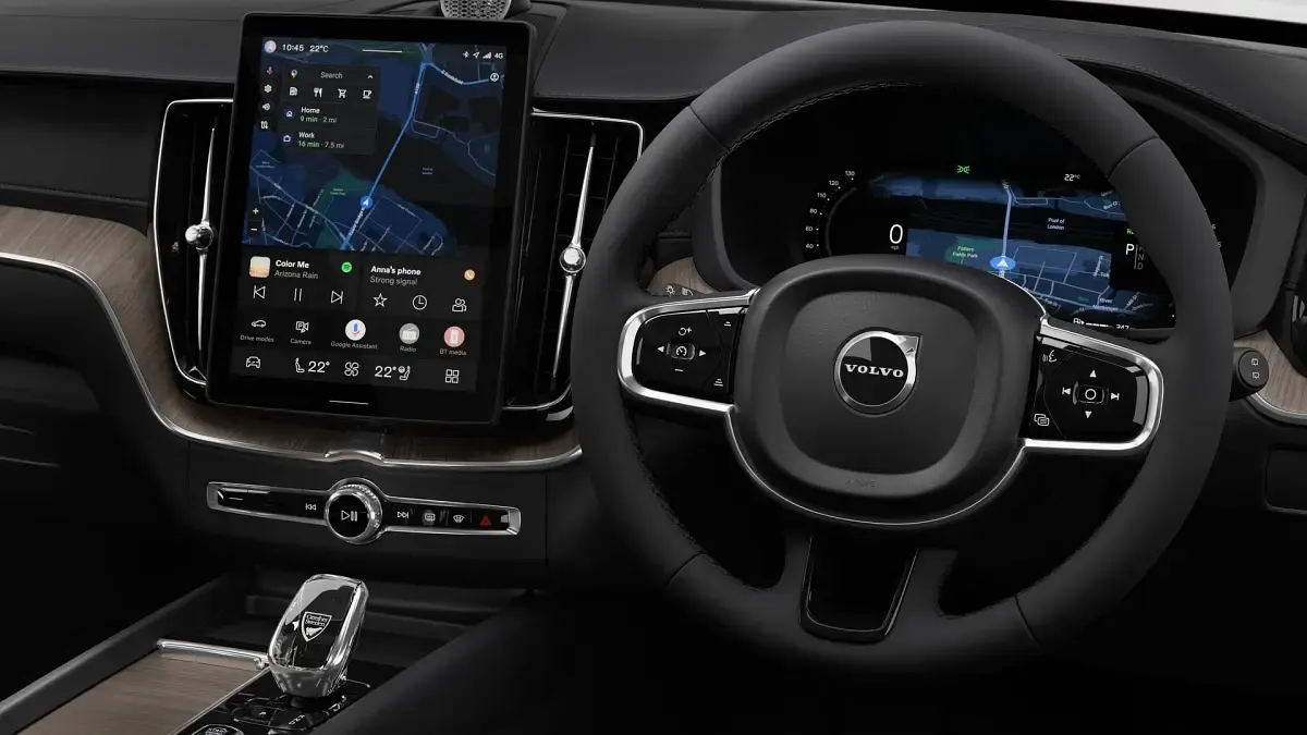 New Volvo XC60 Ultra 2026 Mulberry red SUV