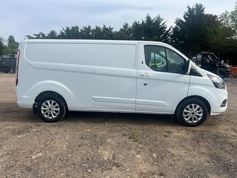 Used Ford Transit Custom Limited 130 HP (95 kW) 2022 White Van