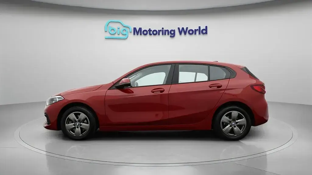 Używany BMW 116 116 KM (85 kW) 2023 Czerwony Hatchback