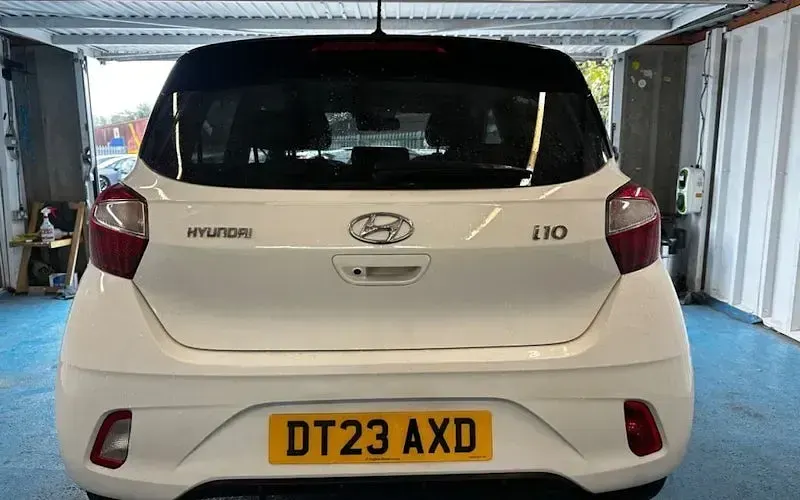 Used Hyundai i10 Premium 67 HP (49 kW) 2023 White Hatchback