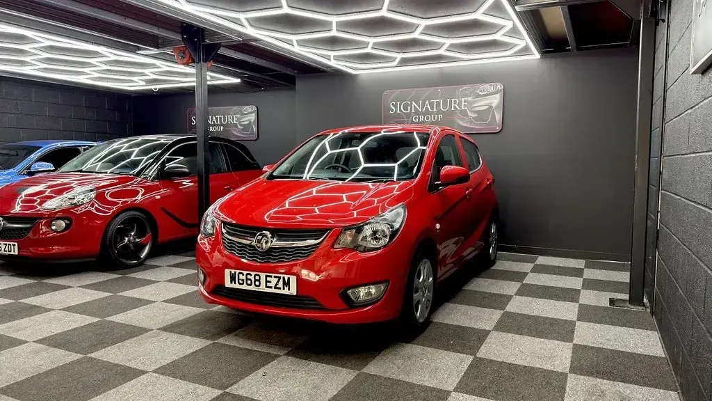 Used Vauxhall Viva 73 HP (53 kW) 2019 Red Hatchback