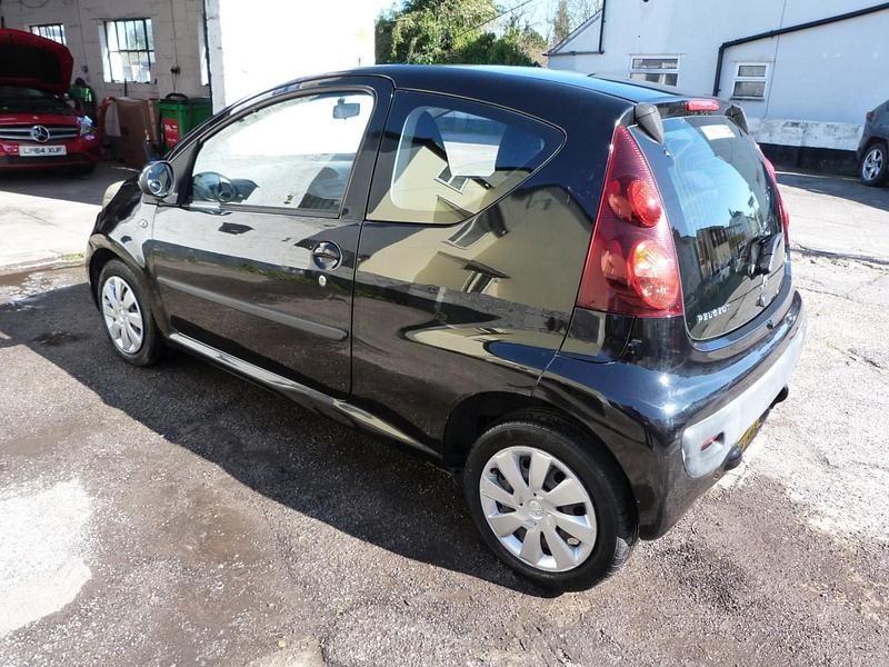 Used Peugeot 107 Active 68 HP (50 kW) 2014 Black Hatchback