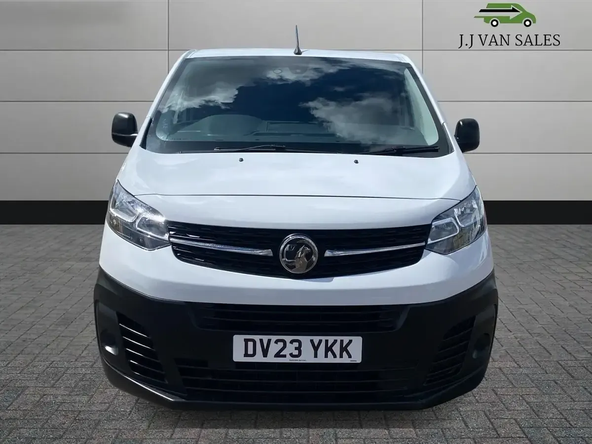 Used Vauxhall Vivaro S 100 HP (73 kW) 2023 White MPV