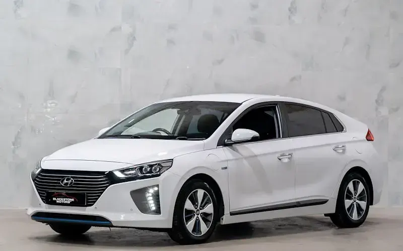 Used Hyundai Ioniq Premium SE 141 HP (103 kW) 2018 White Hatchback