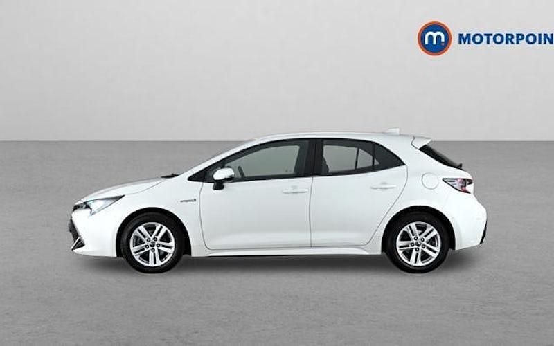 Begagnad Toyota Corolla 122 HK (89 kW) 2022 Halvkombi