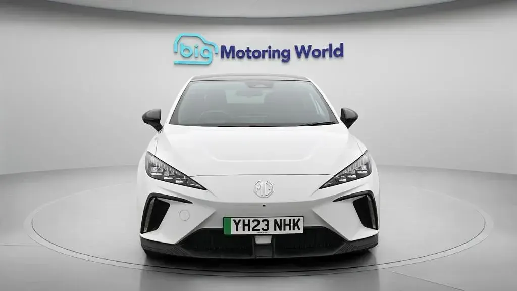 Used MG MG4 EV Trophy 319 kW (435 HP) 2023 White Hatchback