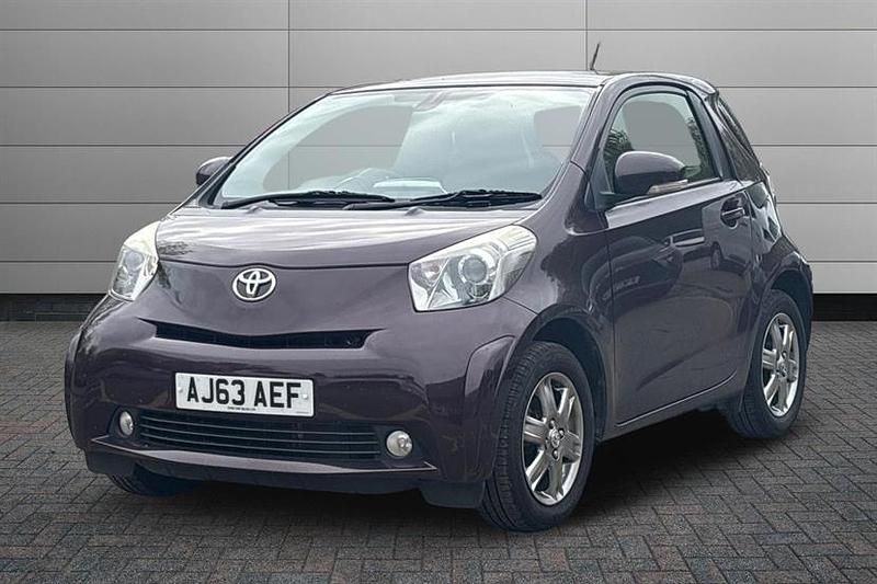 Used Toyota iQ 68 HP (50 kW) 2014 Deep amethyst Hatchback